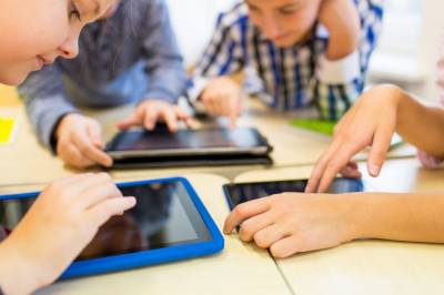 Hva gjør KI med skolebarn?