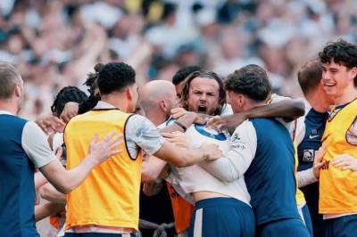 Elleville scener da Tottenham reddet plassen i Premier League!
