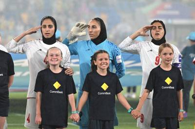 Irans fotballkvinner overrasket – full helomvending under nasjonalsang