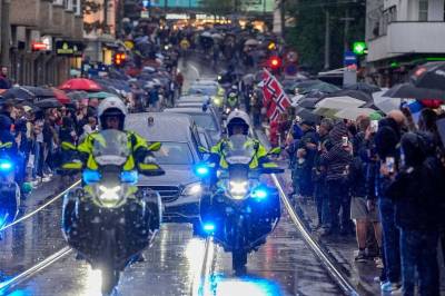 Kaldt, vått og grått på gravferdsdagen