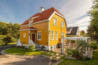 Svensk suksessgründer bytter pris og megler