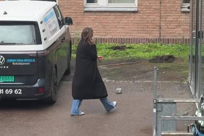 SE: Prinsesse Ingrid Alexandra besøker mamma på sykehuset