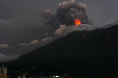 Guatemala evakuerer landsbyer etter vulkanutbrudd
