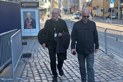Åge Aleksandersen på vei til kong Haralds bisettelse