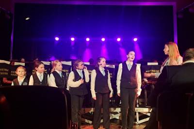 Det var kø før dørene opna: – Evig ung og evig pent