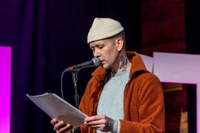 Her gjør John Olav Nilsen noe han ikke har gjort på en scene før