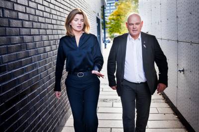 DN mener: Myndighetene får ikke lov til å trampe inn i folks hjem uten tillatelse. Det samme må gjelde telefonen.