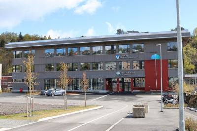 Her vil de gå på skole. Ingen av dem får plass