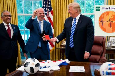 Fotball-VM: Der det er følelser, ære og penger, er det også politikk