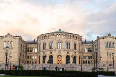 Slutt på hemmelige partigaver og boligbud - og staten kan pålegge deg nytt arbeid i krig og krise