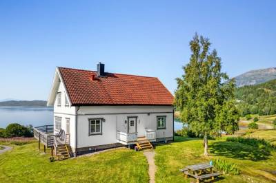 Idyllisk småbruk solgt for langt over takst