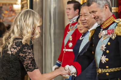 Oversett i gallamiddag