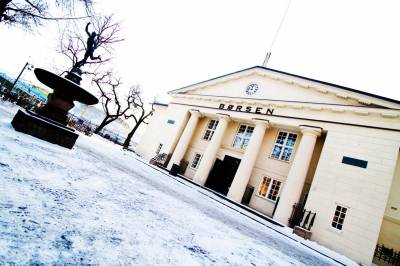 Oslo Børs åpner rett opp etter USAs Venezuela-angrep. Kongsberg Gruppen styrkes.