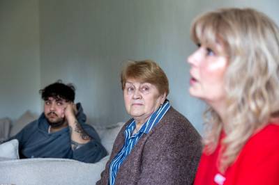 – De sender mamma tilbake til et land i krig