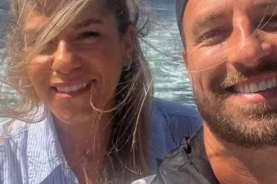 Viser frem forloveden: - Her er han!