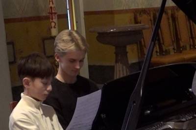 Harald (15) og Arion (13) spilte konsert i Hamar domkirke