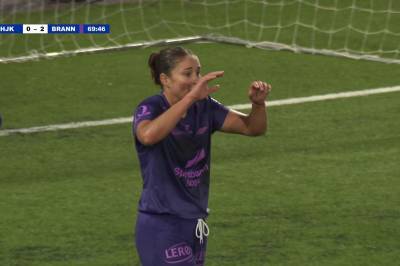 Brenna Lovera med mål mot HJK (W)