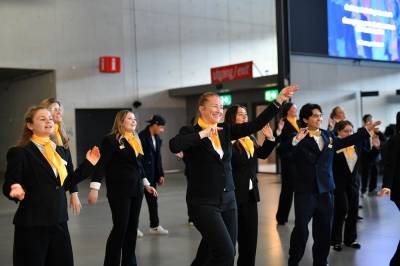 Tjener millioner: 200 studenter jobbet gratis