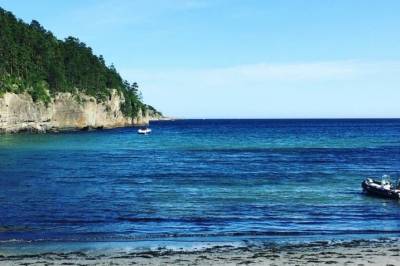 Dramatisk redningsaksjon i Bamble - Fire i båt tok inn vann