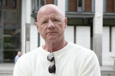 Vil møte Røkke i retten