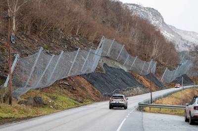 Nå blir rasutsatt E6 sikret mot steinsprang