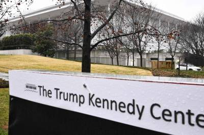 Trump må fjerne navnet sitt fra Kennedy Center