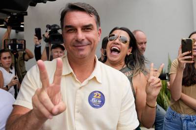 Flávio Bolsonaro har reist til USA etter valgnederlaget i Brasil