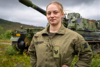 Emma (21) styrer 48 tonn med stål i Finnmark: – Trenger ikke være stor og sterk lenger