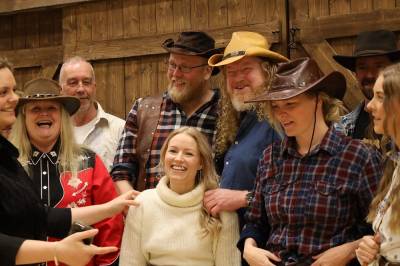 Dette koret har fått countryfeber: – Yee-haw!