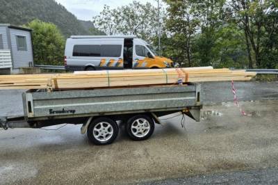 Advarer mot farlig henger-tabbe