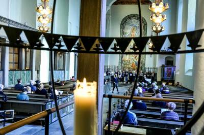 Gud hører hjemme i kirken, ikke på Stortinget