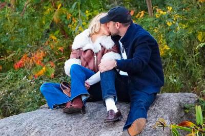 Her kysser Sydney Sweeney og Scooter Braun