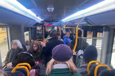 Scenen ble så stor at noen til slutt gav opp sitteplassen