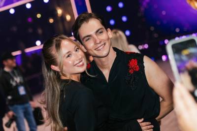Ekteparet deler gladnyhet
