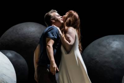 Operaens nyoppsetning av Dvořáks «Rusalka» starter nydelig. Så går det rakt nedover.