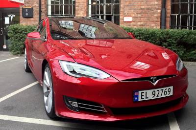 Tesla slutter å produsere Model S og Model X