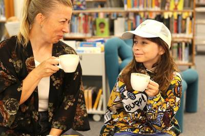 Rekordmange barn låner bøker: Kan risikere å møte stengte bibliotek