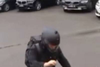 Rett etter dette havner Sebastian i en trafikkulykke