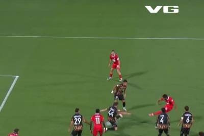 Short Goal by Gustavo Varela