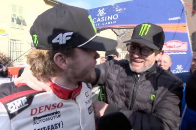 Her avbryter pappa Solberg intervjuet