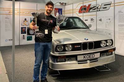 Alexander frå Etne vann to prisar med sin sjeldne BMW