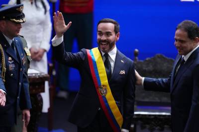 De la Espriella har overtatt som Colombias president