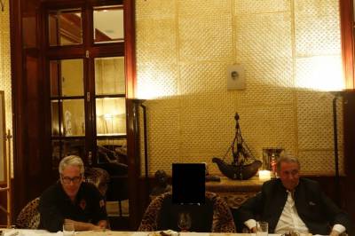 «Profesjonelle fredsforhandlere» – slik skulle seksualforbryteren hjelpe Rød-Larsen