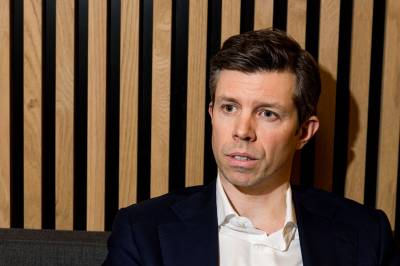 Storbank ansetter 20 personer i Bergen: – Reiseliv er superhot