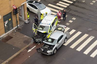 Politibil krasjet med personbil under utrykning i Oslo