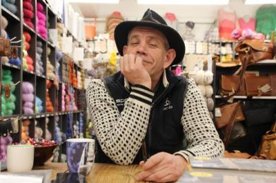 Lothepus på boksignering i Aksdal: – Det er sikkert mye jeg ikke skulle delt