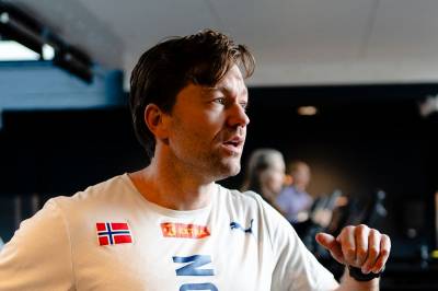 Ifølge den «usynlige» tidsplanen burde Hallgeir Martinsen (37) hatt partner og barn