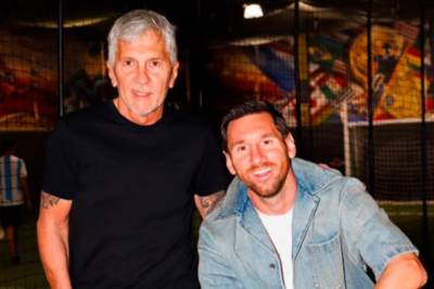 Leo Messi tviler på at han vil spille mye lenger etter farens bortgang