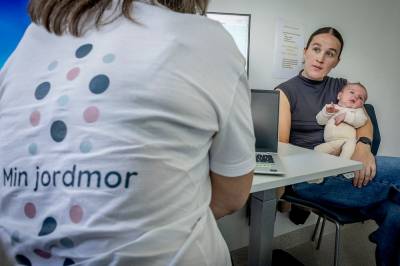 Hun fødte med en kjent jordmor: – Det er den ekstra tryggheten