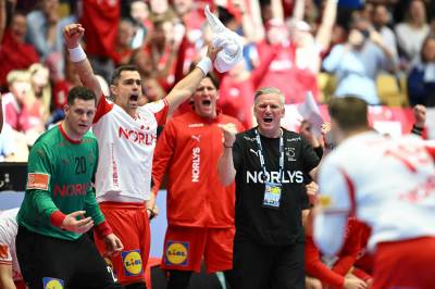 Danmark slo Island i forrykende semifinale – møter Tyskland i finalen